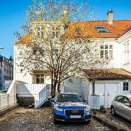Central Apartment With Balcony, Self-Check In & Private Entrance Bergen Zewnętrze zdjęcie