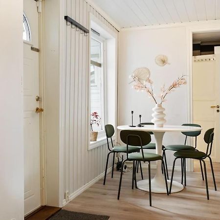 Central Apartment With Balcony, Self-Check In & Private Entrance Bergen Zewnętrze zdjęcie