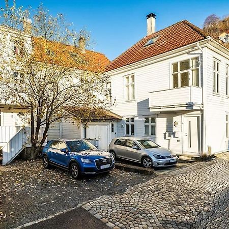Central Apartment With Balcony, Self-Check In & Private Entrance Bergen Zewnętrze zdjęcie