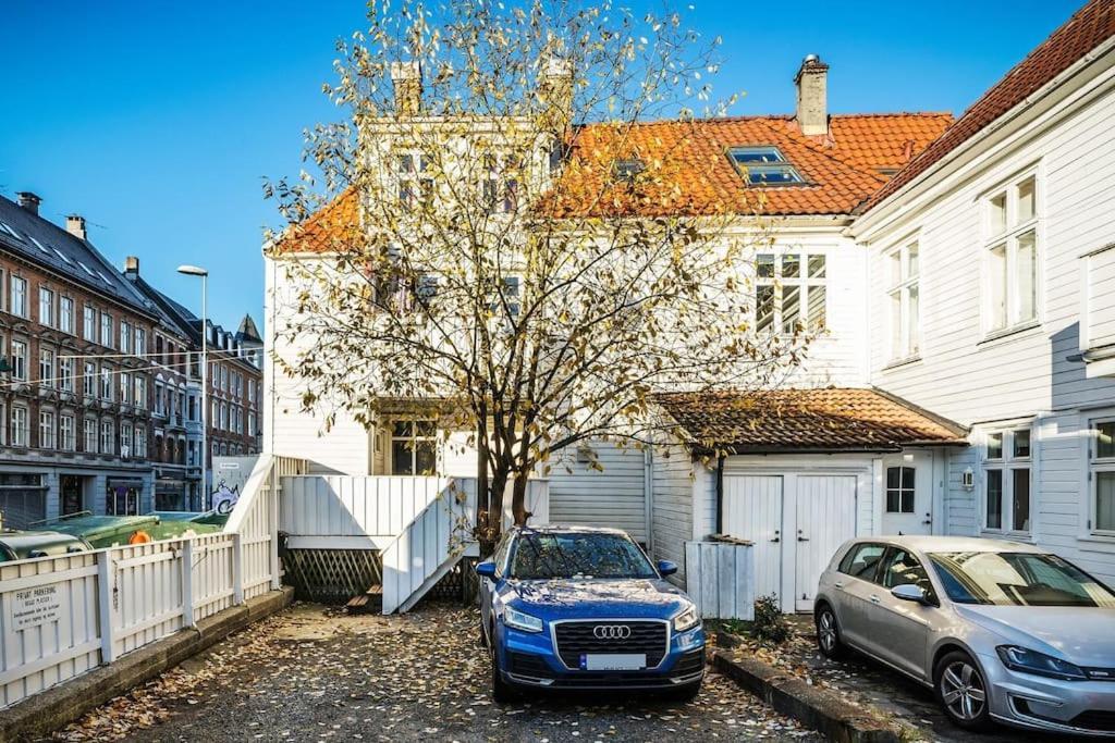 Central Apartment With Balcony, Self-Check In & Private Entrance Bergen Zewnętrze zdjęcie