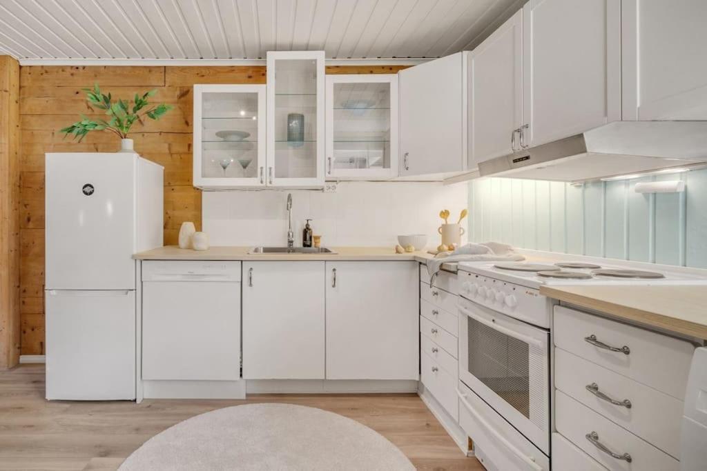Central Apartment With Balcony, Self-Check In & Private Entrance Bergen Zewnętrze zdjęcie
