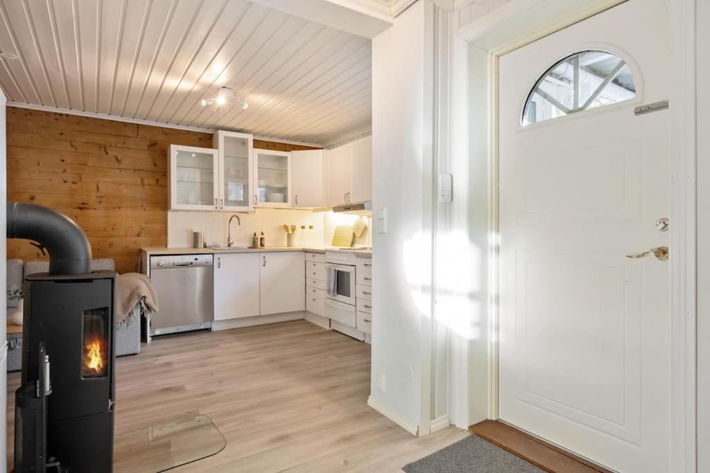 Central Apartment With Balcony, Self-Check In & Private Entrance Bergen Zewnętrze zdjęcie
