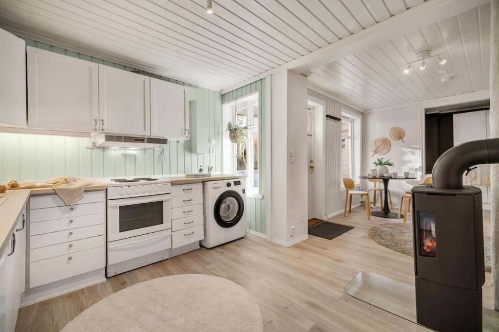 Central Apartment With Balcony, Self-Check In & Private Entrance Bergen Zewnętrze zdjęcie