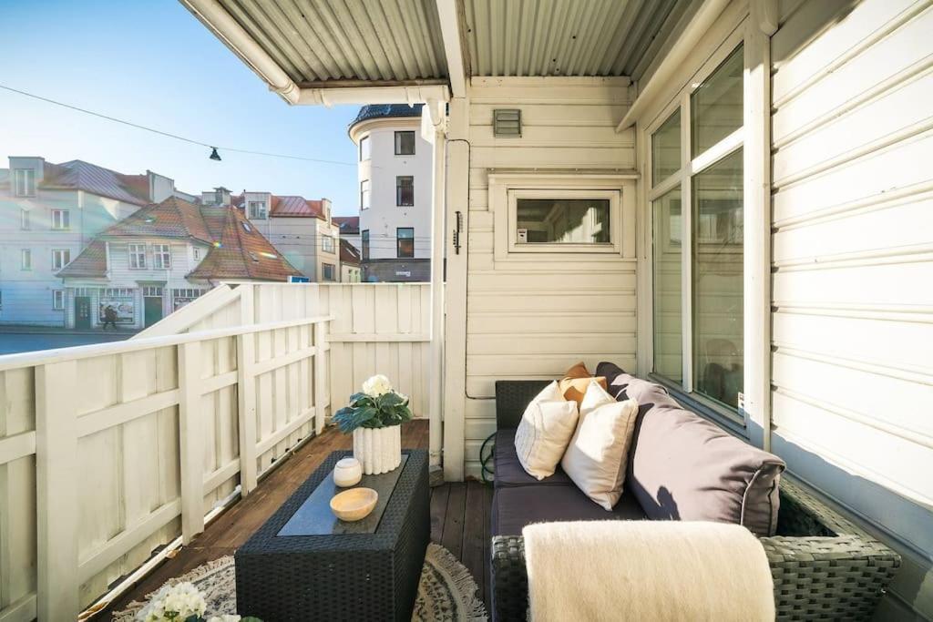 Central Apartment With Balcony, Self-Check In & Private Entrance Bergen Zewnętrze zdjęcie