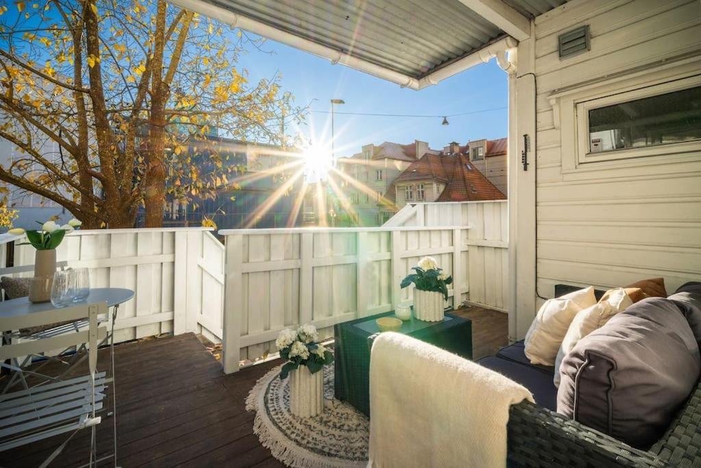 Central Apartment With Balcony, Self-Check In & Private Entrance Bergen Zewnętrze zdjęcie