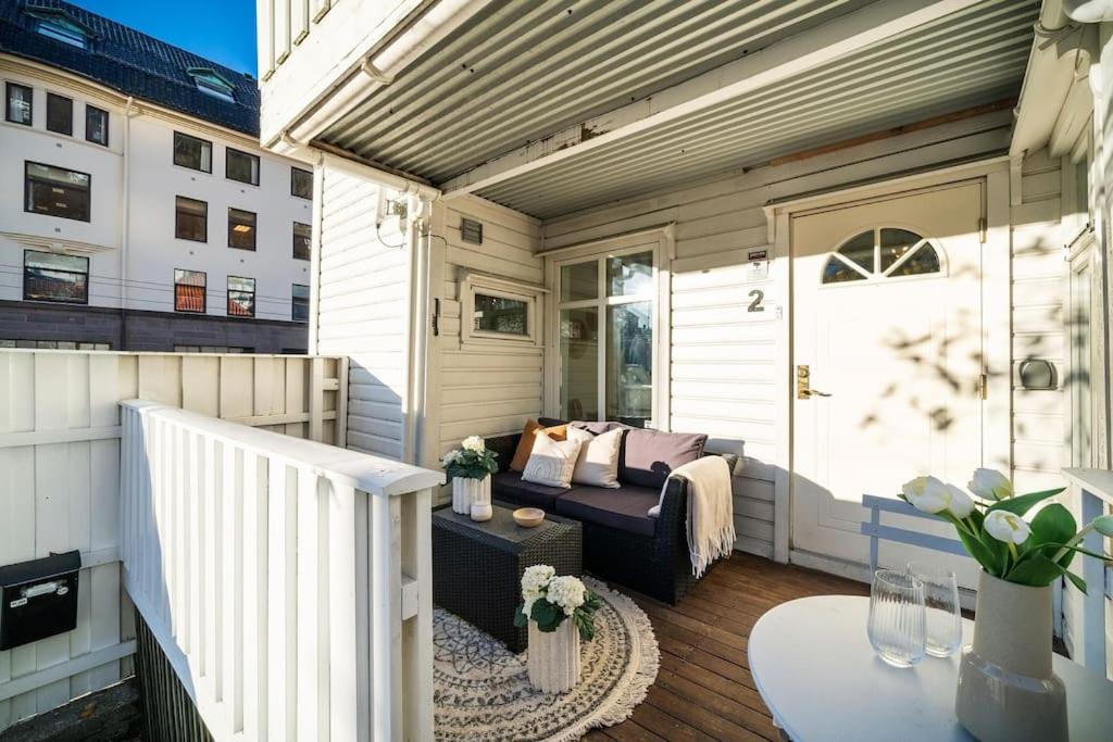 Central Apartment With Balcony, Self-Check In & Private Entrance Bergen Zewnętrze zdjęcie