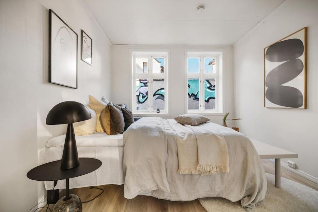 Central Apartment With Balcony, Self-Check In & Private Entrance Bergen Zewnętrze zdjęcie