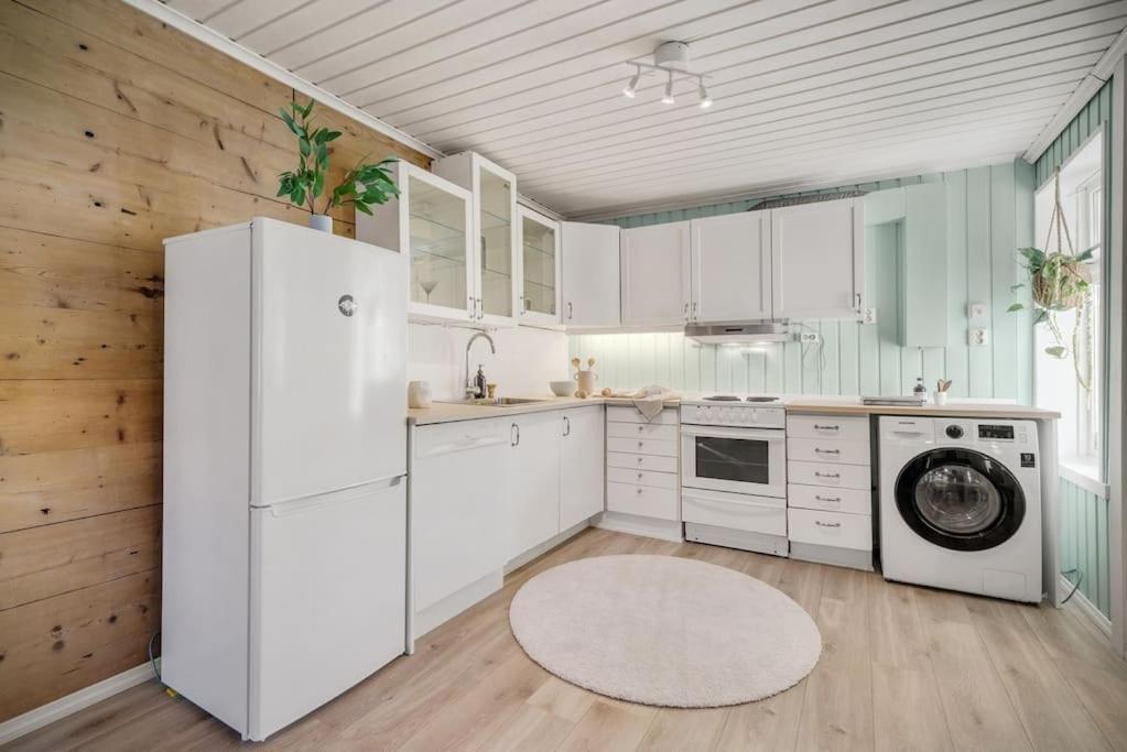 Central Apartment With Balcony, Self-Check In & Private Entrance Bergen Zewnętrze zdjęcie