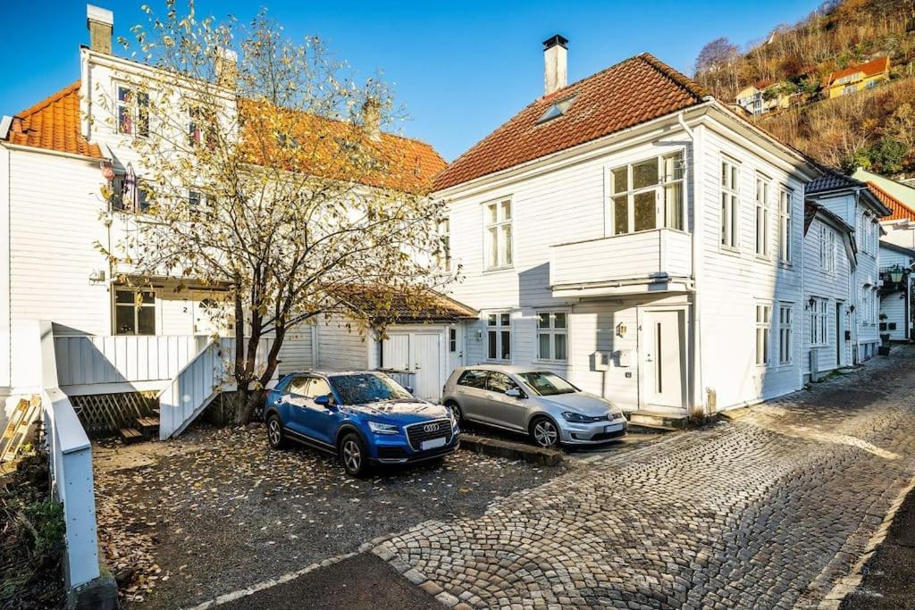 Central Apartment With Balcony, Self-Check In & Private Entrance Bergen Zewnętrze zdjęcie